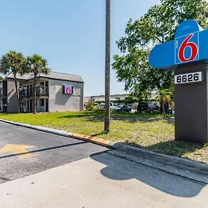 Hotel 6 Near Fairgrounds - Casino Tampa